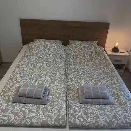 Apartment Modern With Garage *