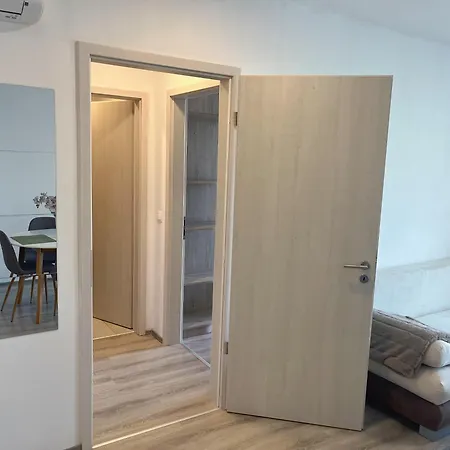 Modern With Garage Daire