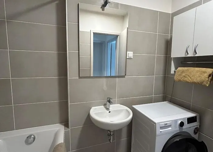 아파트 Modern With Garage *